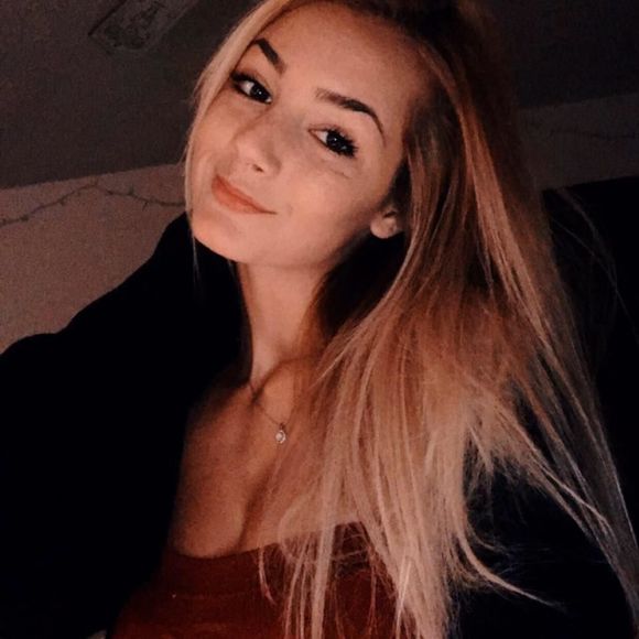 Meet your Posher, Alana - Picture 1 of 1